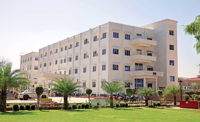 about-fs-university-slide2